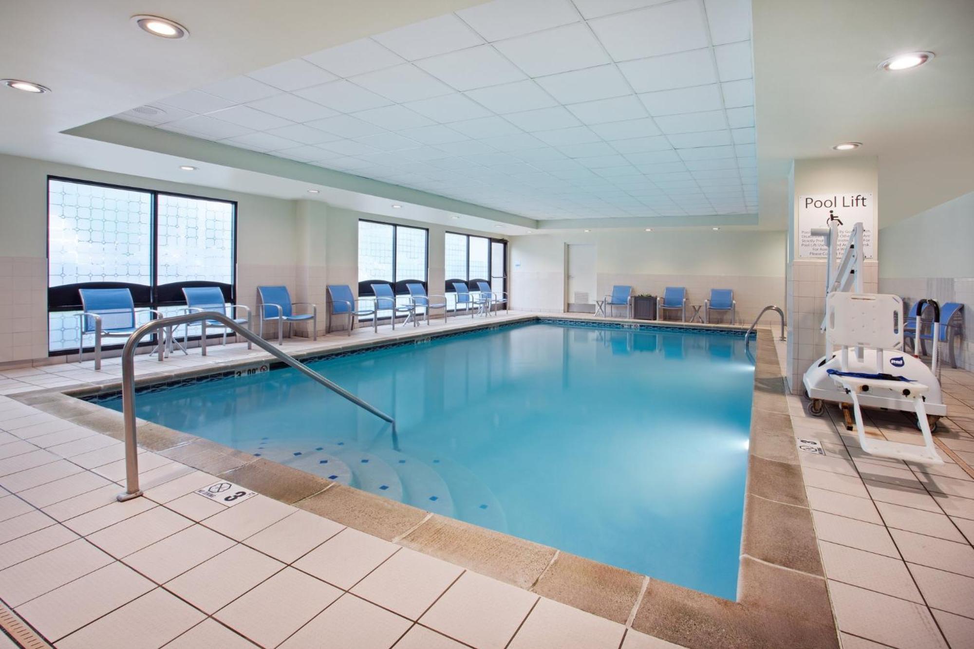 Holiday Inn Express & Suites Cincinnati Riverfront By Ihg Covington Exteriör bild