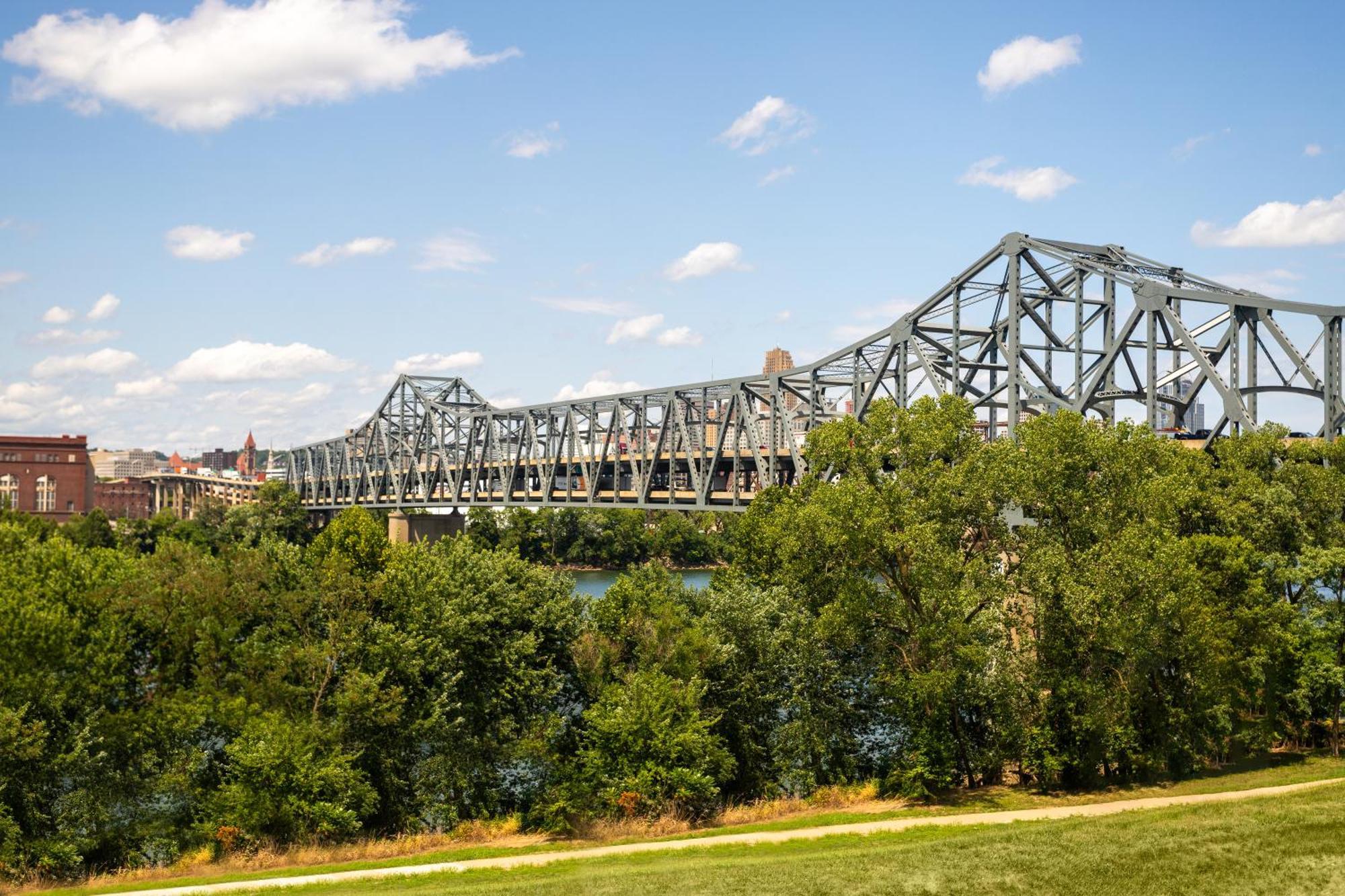 Holiday Inn Express & Suites Cincinnati Riverfront By Ihg Covington Exteriör bild