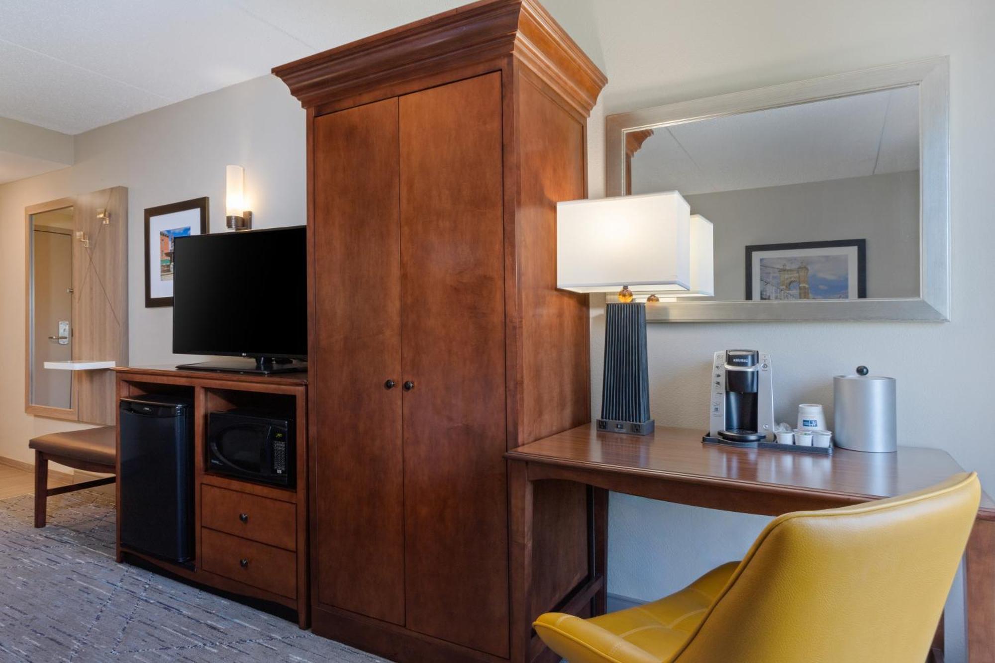 Holiday Inn Express & Suites Cincinnati Riverfront By Ihg Covington Exteriör bild