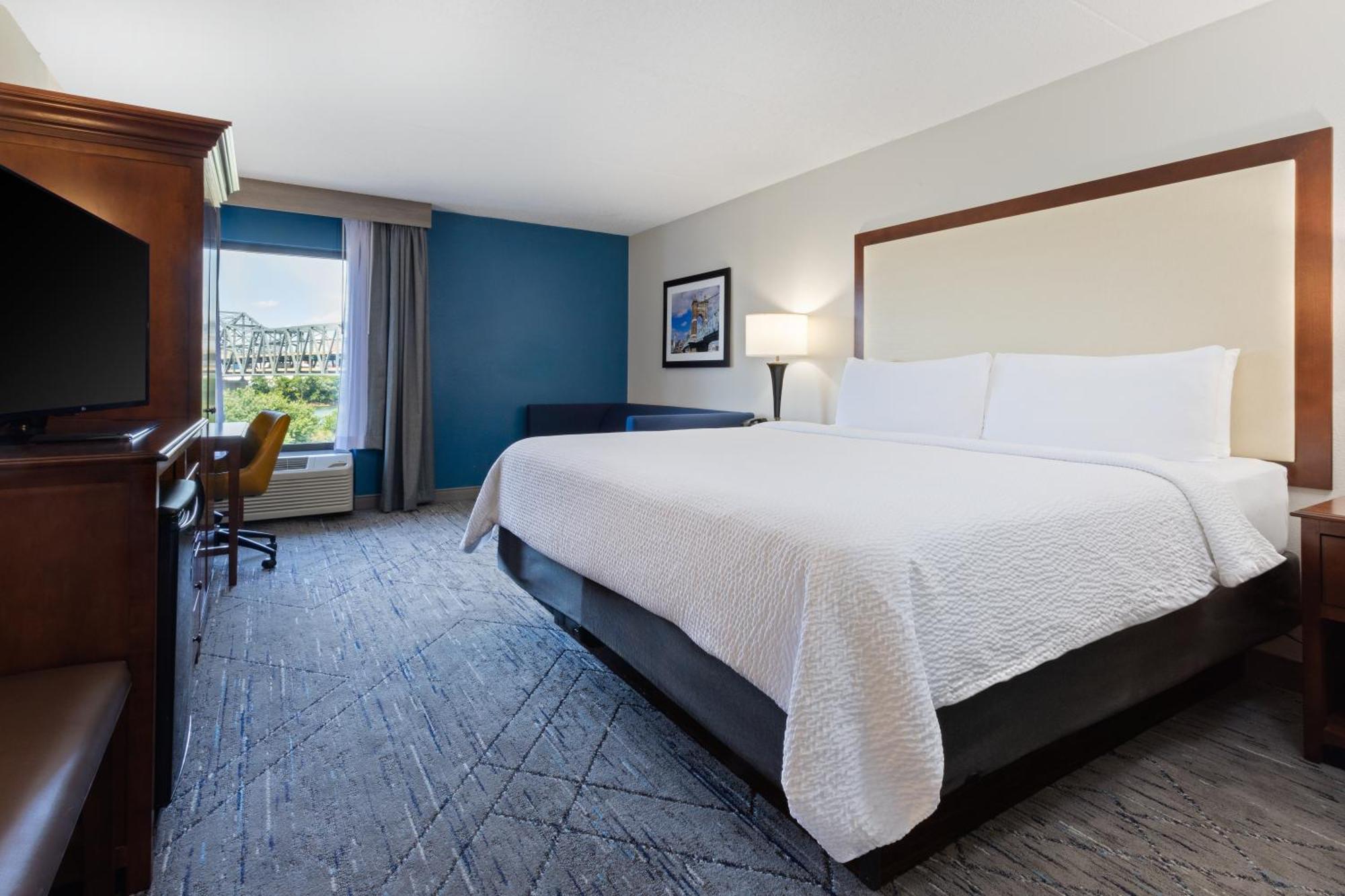 Holiday Inn Express & Suites Cincinnati Riverfront By Ihg Covington Exteriör bild