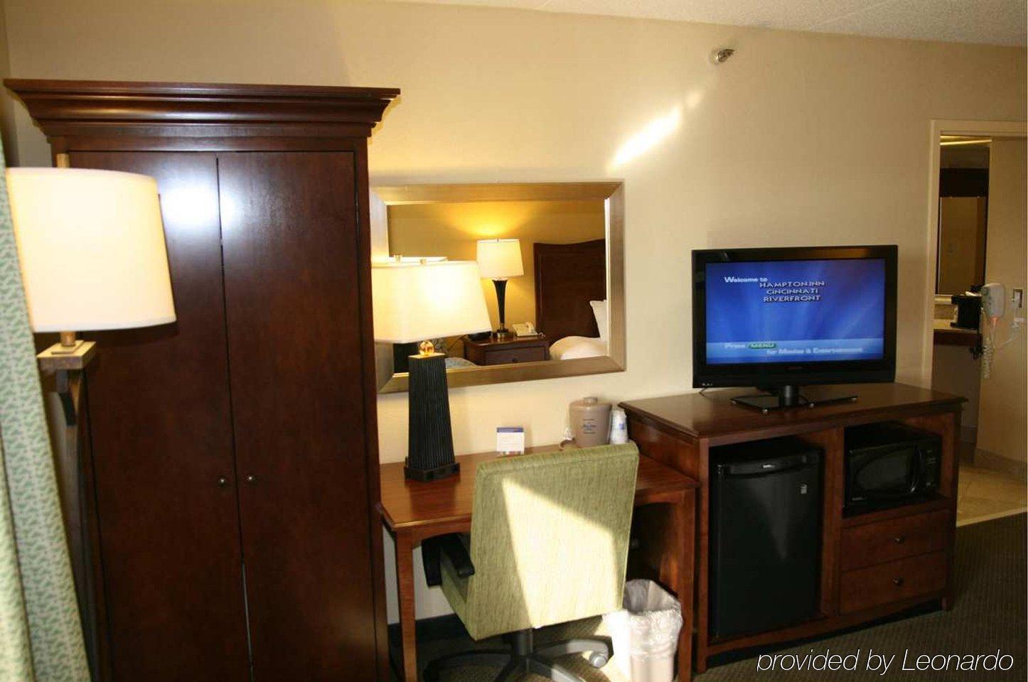 Holiday Inn Express & Suites Cincinnati Riverfront, An Ihg Hotel Covington Rum bild